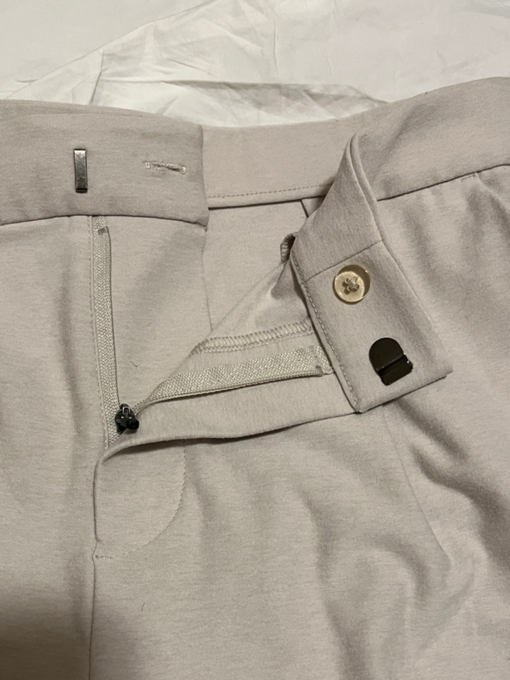 Vuori Wide-Leg Trouser Pants in Taupe - Picture 3 of 5